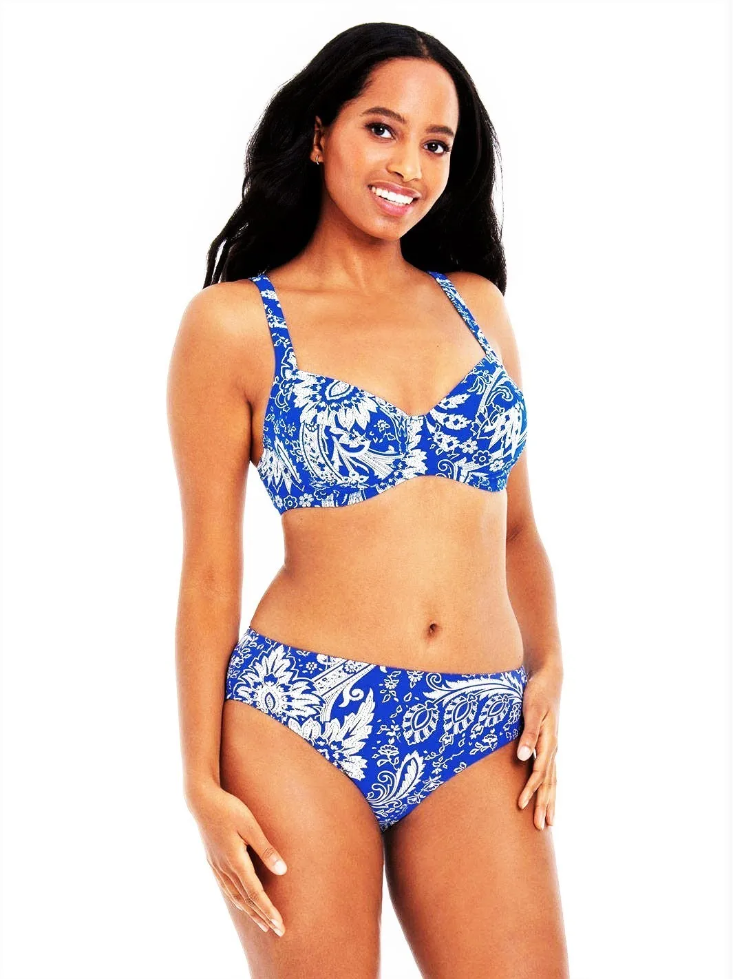 Ұйықтап жатқан әпкенің ішінде секс аяқталды